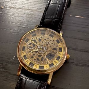 Selling this Men’s watch